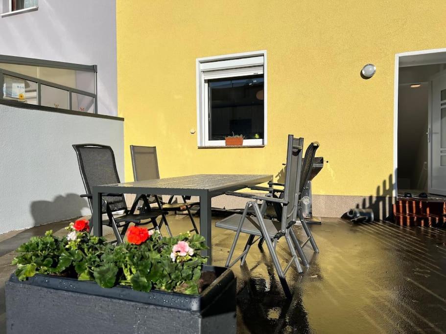 Gemuetliches Reihenhaus Mit Terrasse Appartement *